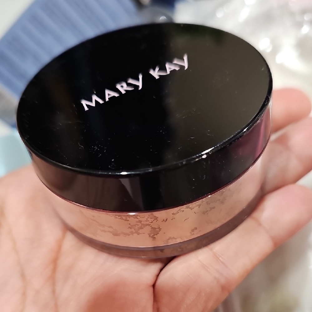 Mary Kay Loose Setting Powder - Cream